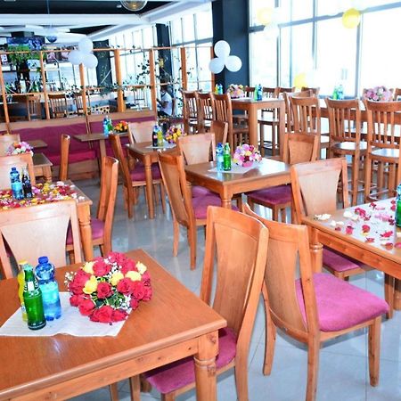 Bruhway Hotel Addis Abeba Buitenkant foto
