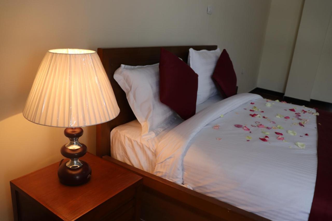 Bruhway Hotel Addis Abeba Buitenkant foto