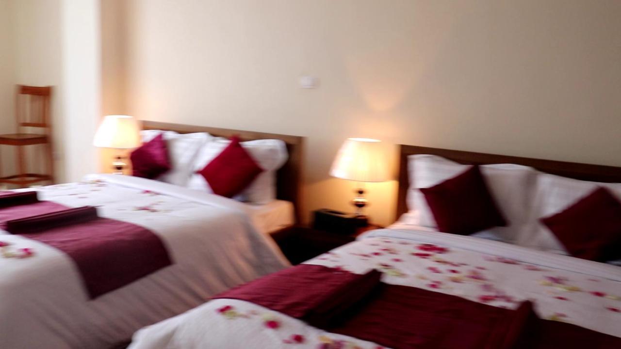 Bruhway Hotel Addis Abeba Buitenkant foto