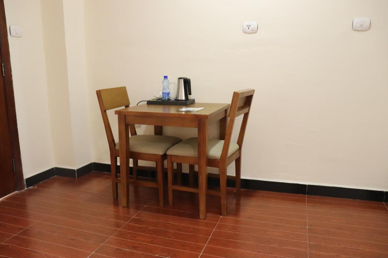 Bruhway Hotel Addis Abeba Buitenkant foto