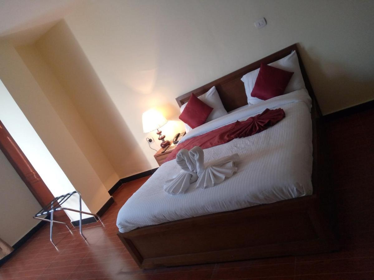 Bruhway Hotel Addis Abeba Buitenkant foto