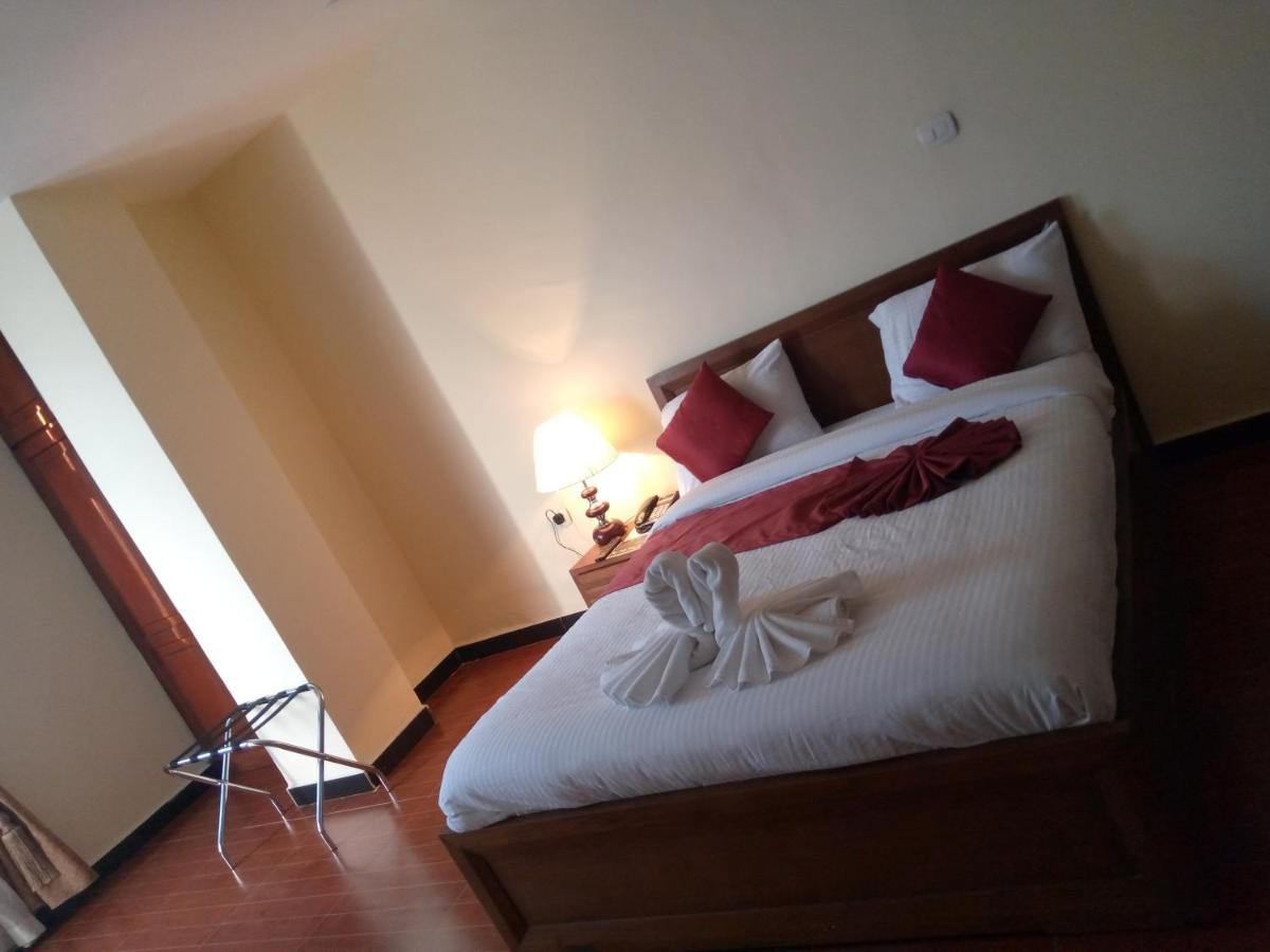 Bruhway Hotel Addis Abeba Buitenkant foto