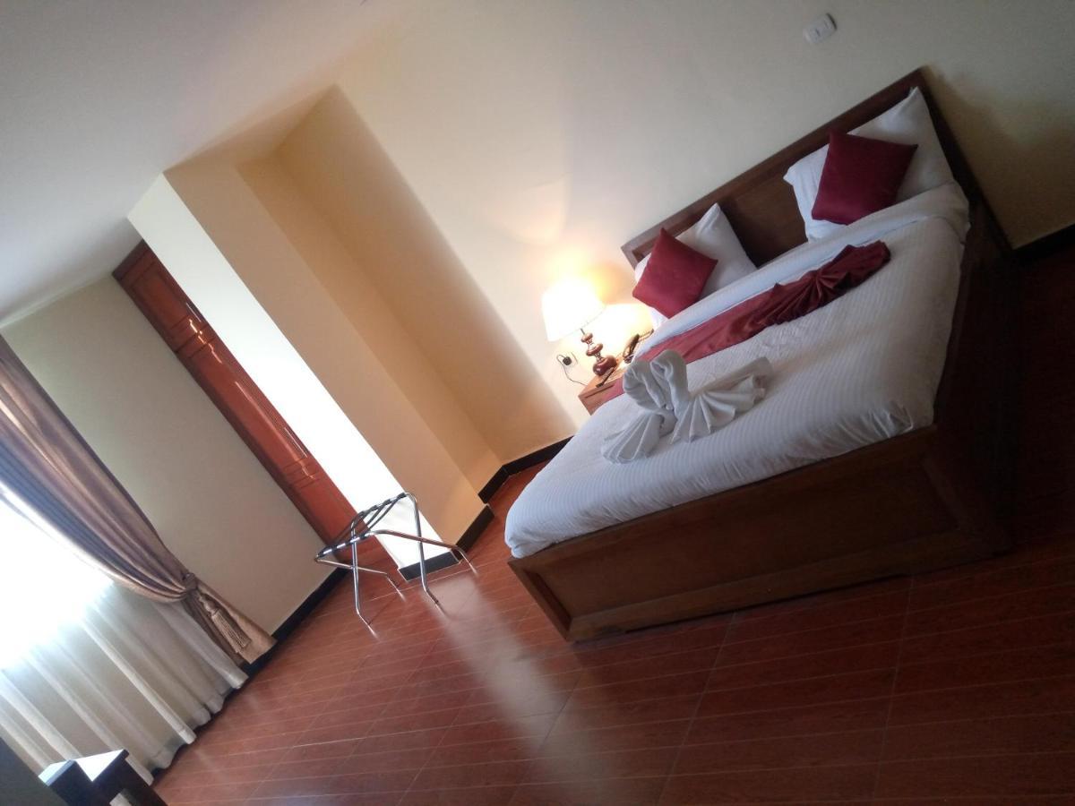 Bruhway Hotel Addis Abeba Buitenkant foto