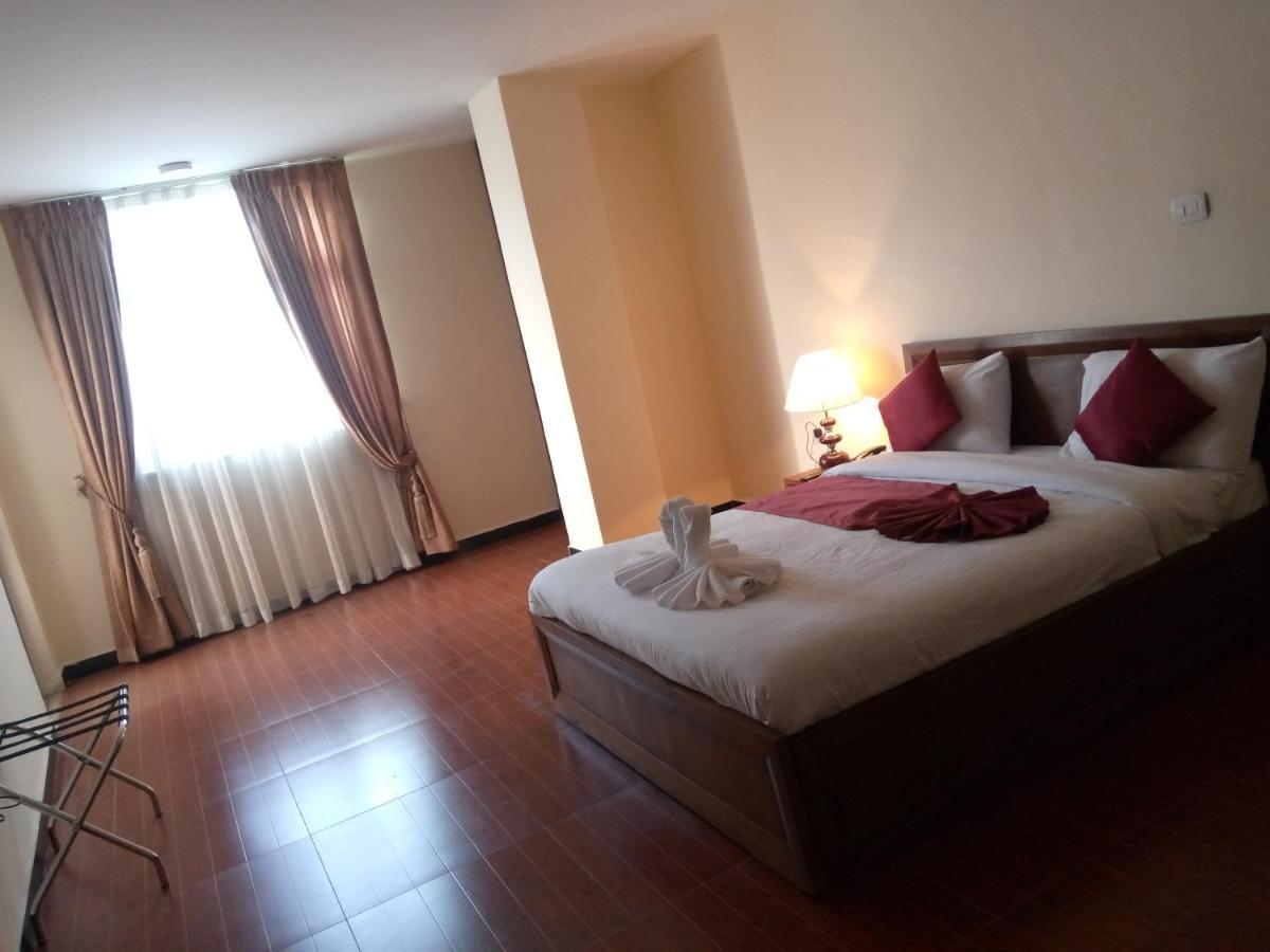 Bruhway Hotel Addis Abeba Buitenkant foto
