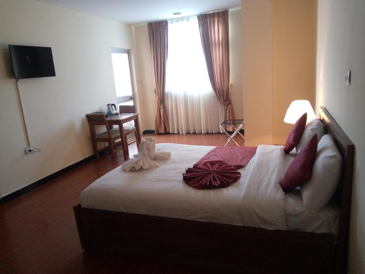 Bruhway Hotel Addis Abeba Buitenkant foto