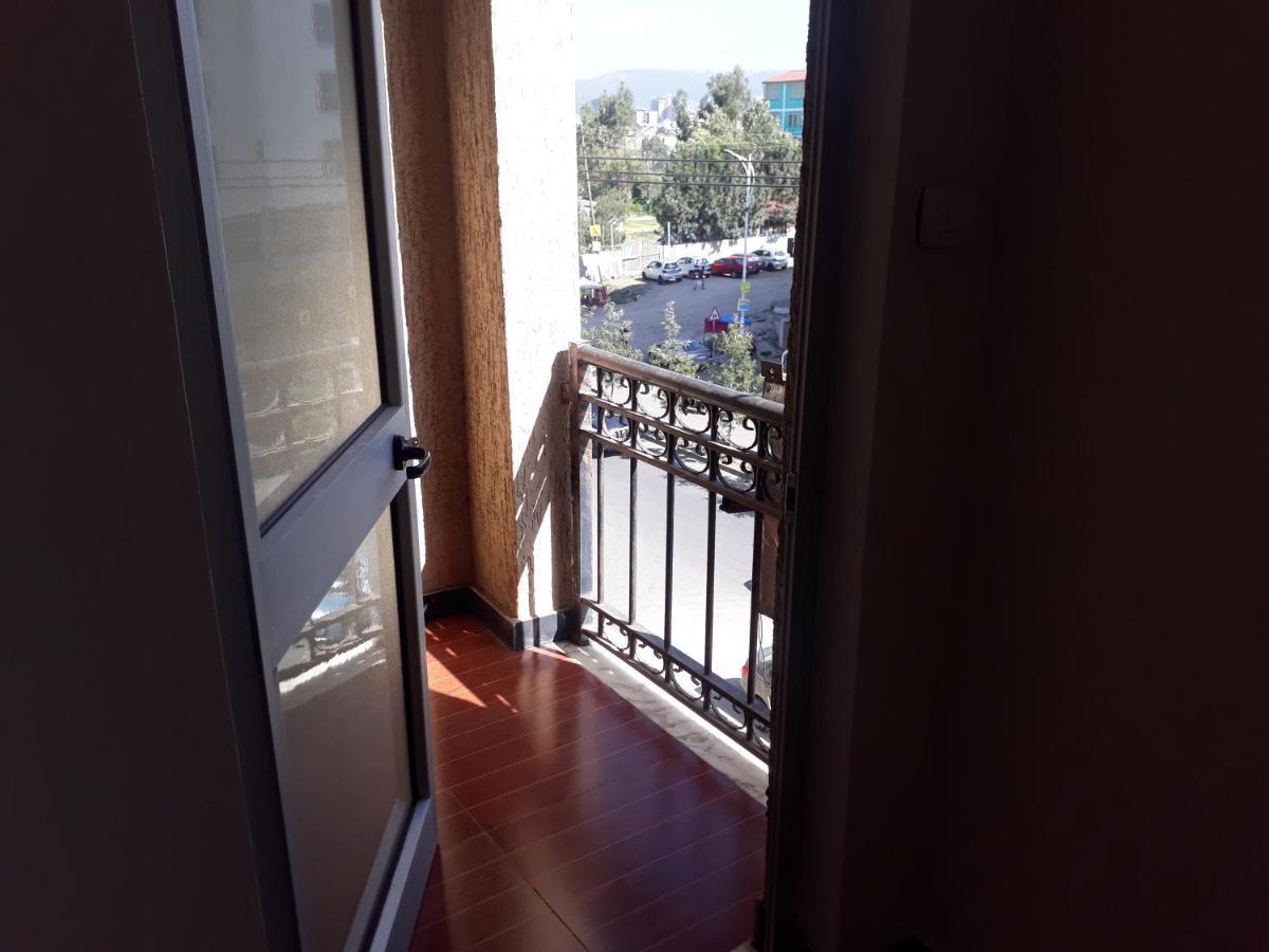 Bruhway Hotel Addis Abeba Buitenkant foto