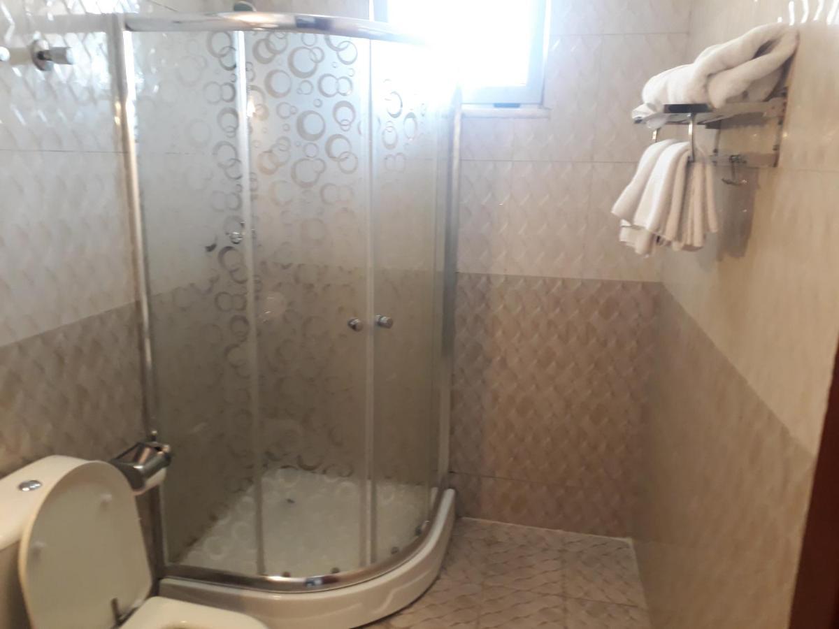 Bruhway Hotel Addis Abeba Buitenkant foto