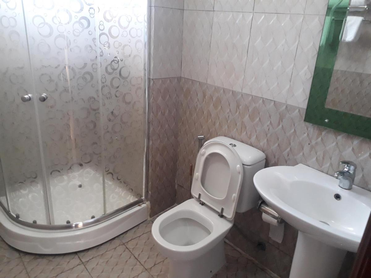Bruhway Hotel Addis Abeba Buitenkant foto