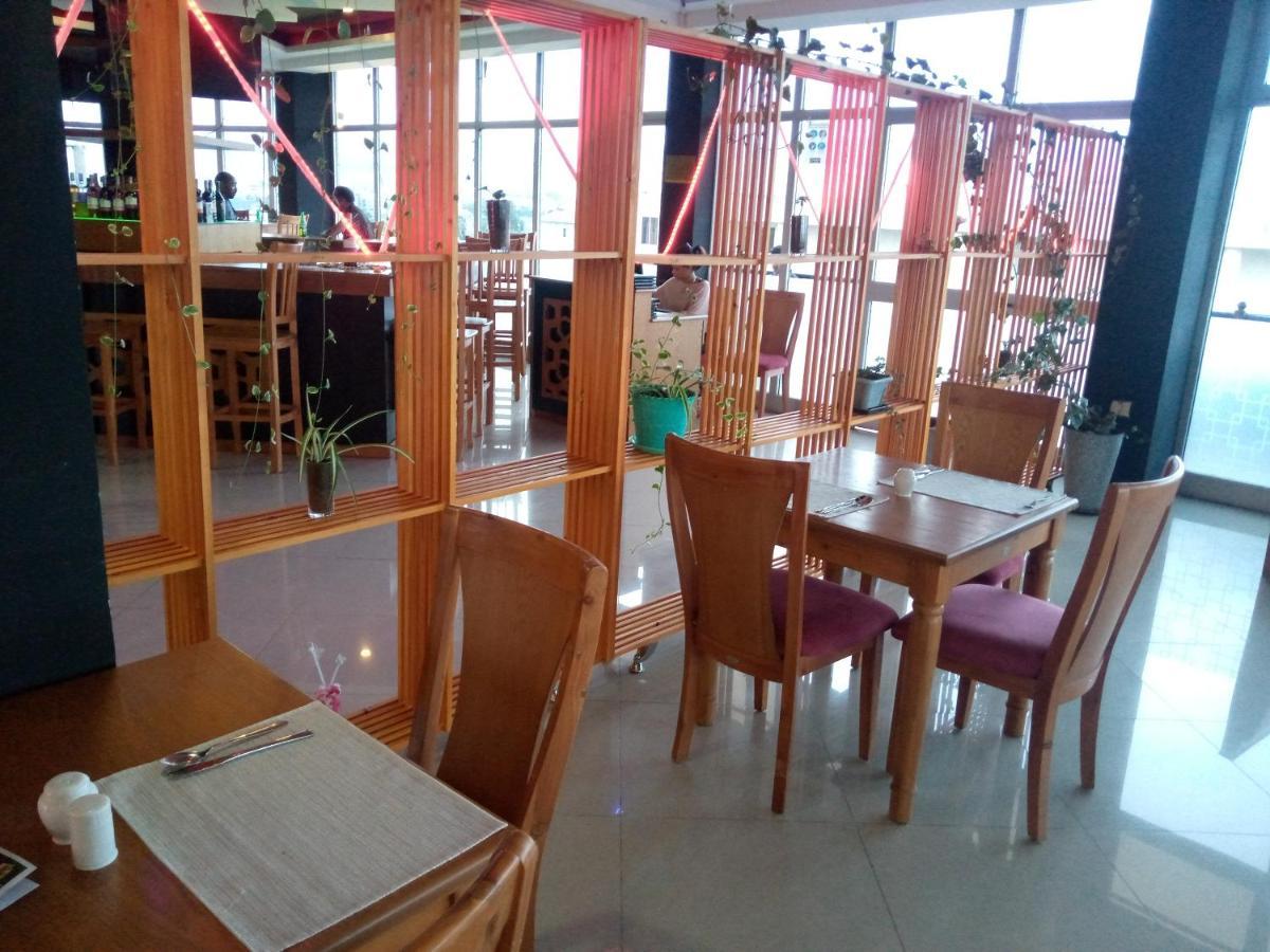 Bruhway Hotel Addis Abeba Buitenkant foto
