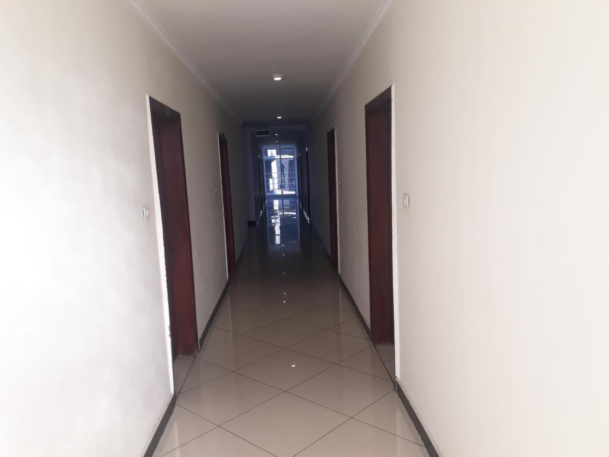 Bruhway Hotel Addis Abeba Buitenkant foto