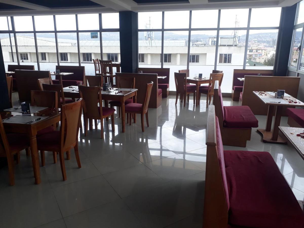Bruhway Hotel Addis Abeba Buitenkant foto